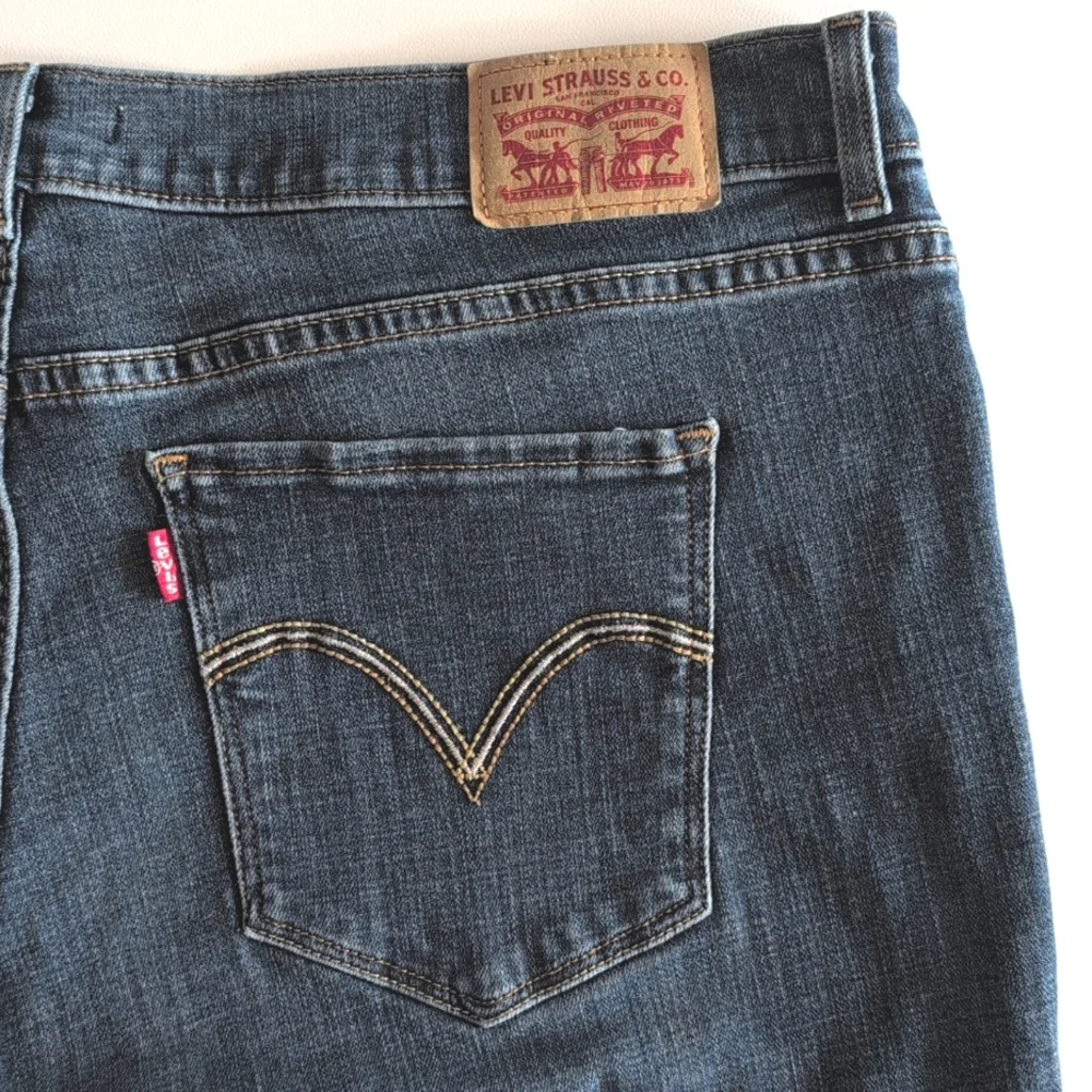 Levi Strauss & Co. Original Riveted Classic Boot blue jeans. 16S 33 x 30